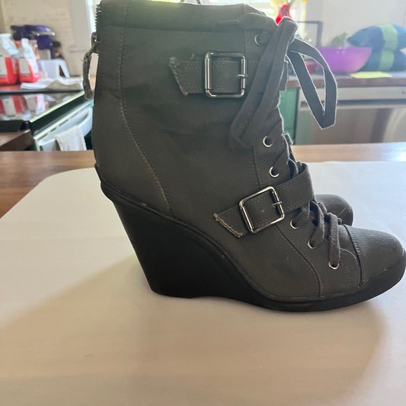 Simply Vera Wang Ankle Wedges - Picture 1 of 2